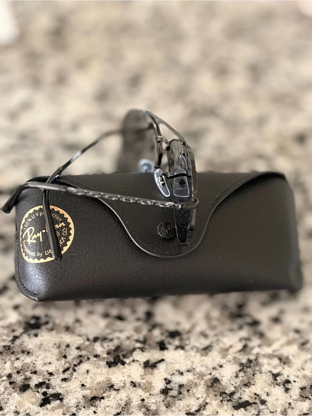 Ray-Ban Black Aviator Sunglasses with Black Case and Dark Lenses